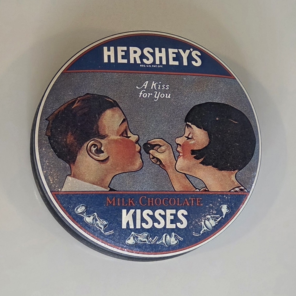 '82 VINTAGE Hershey's Milk Chocolate Kisses Tin
